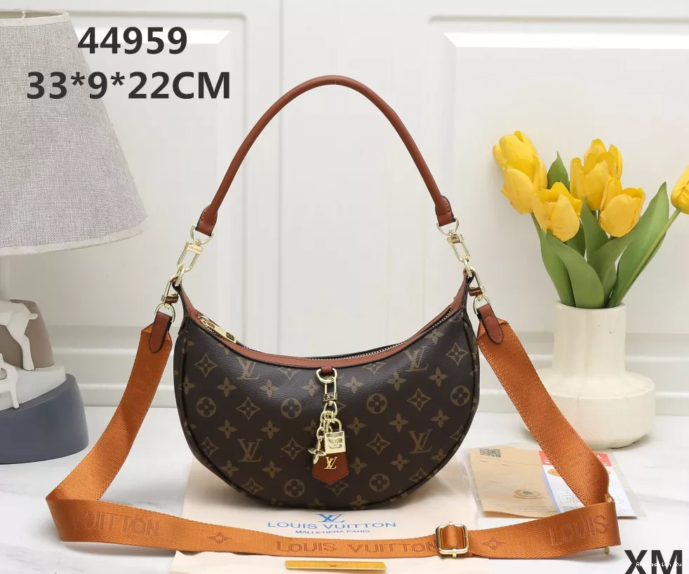 Women Bags Vuitton For Louis 687 Messenger AllSeason 0513